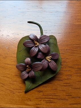 vintage Hinterland Handcrafts leather violet flower brooch